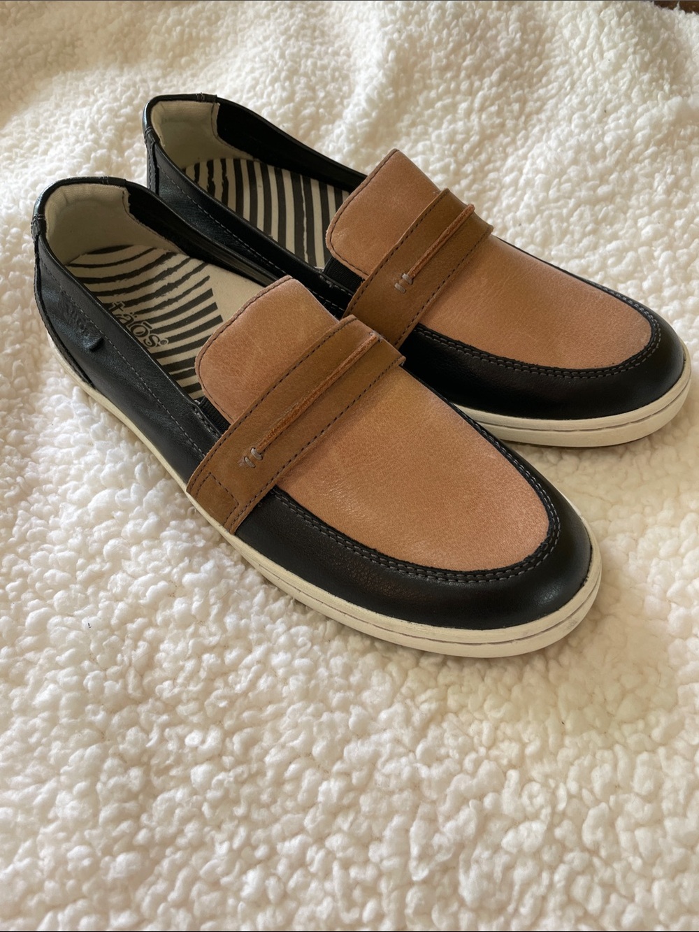 Taos Women's Upward Steel/ Taupe Multi Loafer Like New Size 7.5 - Picture 2 of 10